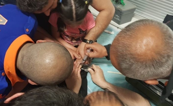 Parmağını rendeye sıkıştıran küçük kızın imdadına AFAD yetişti