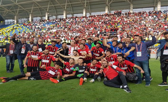 Van Valisi Bilmez, 2. Lige çıkan Vanspor’u tebrik etti