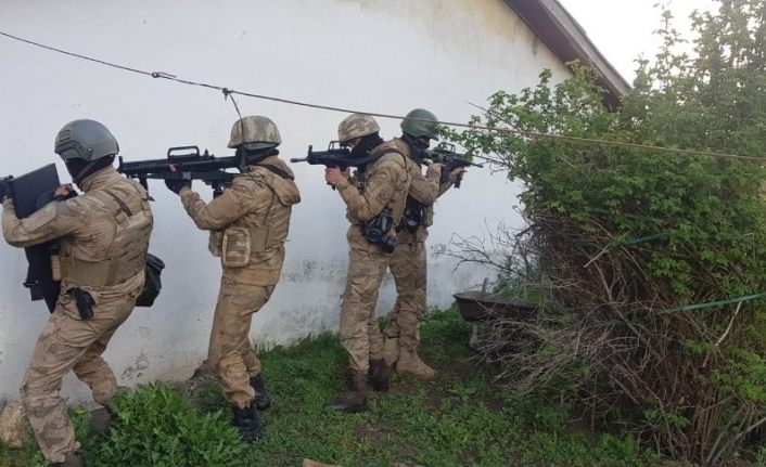 Van’da terör operasyonunda gözaltı sırası kimlerde?