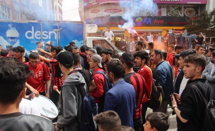Vanlı taraftarın sevinç gösterileri sürüyor