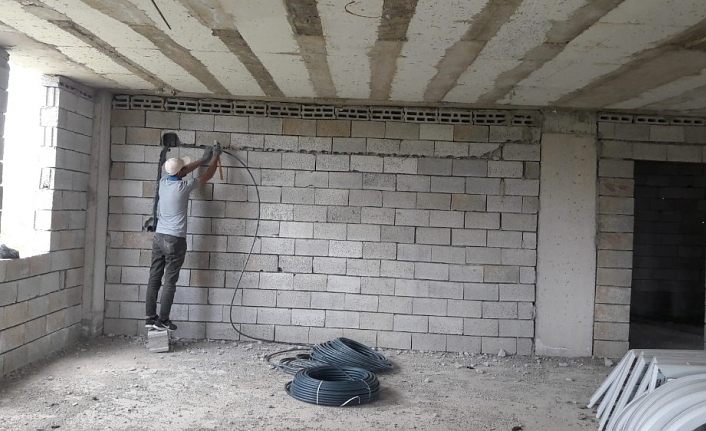 Çaldıran Belediyesinden cami yapımı için teknik personel desteği