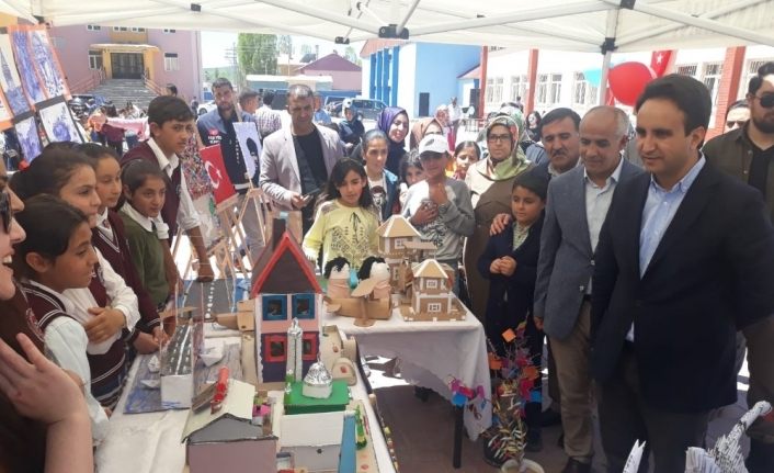 Çaldıran’da yılsonu sergisi