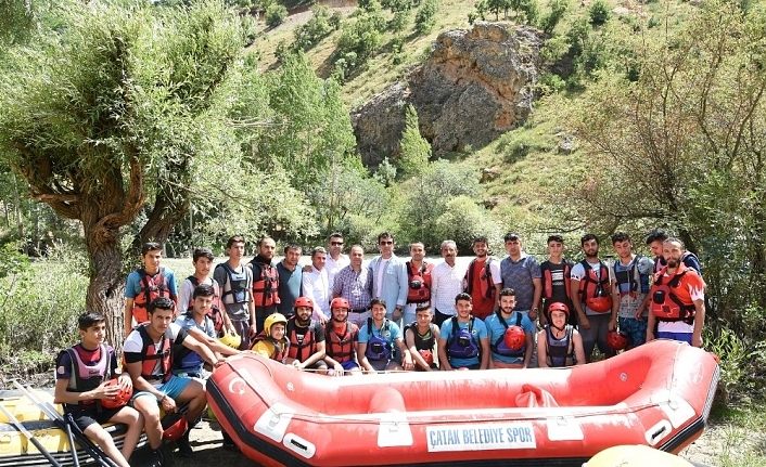 Çatak’ta rafting heyecanı