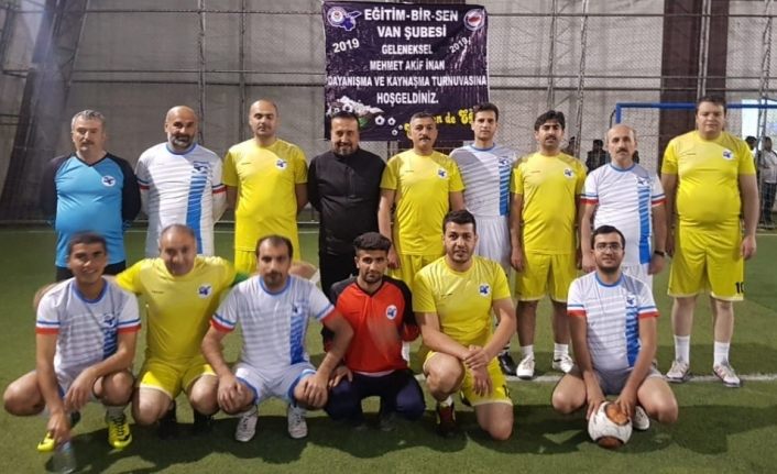 Gazetecilerle sendikacılar arasında dostluk maçı