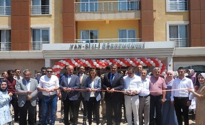 Tuşba Kaymakamlığından yıl sonu sergisi