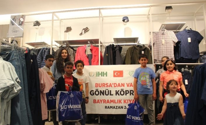 Van İHH yetim çocukları sevindirdi