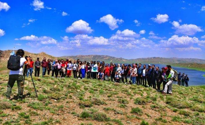 Van’ın gönül elçileri Keşiş Gölü’nde