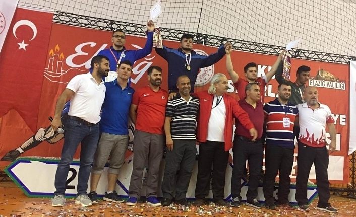 Vanlı güreşçi Türkiye birincisi oldu