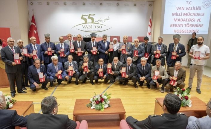Vanlı Kıbrıs gazilerine madalya ve berat