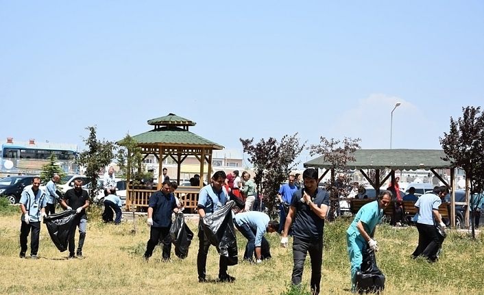 Van Eğitim ve Araştırma Hastanesinde çöp toplama seferberliği