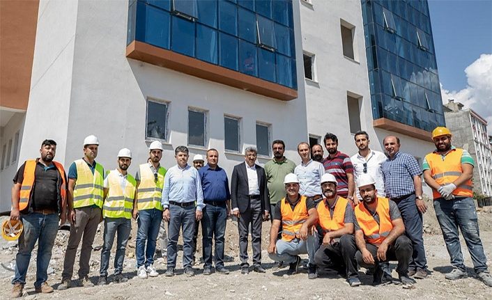 Van Valisi Bilmez, kamu binası inşaatlarını denetledi