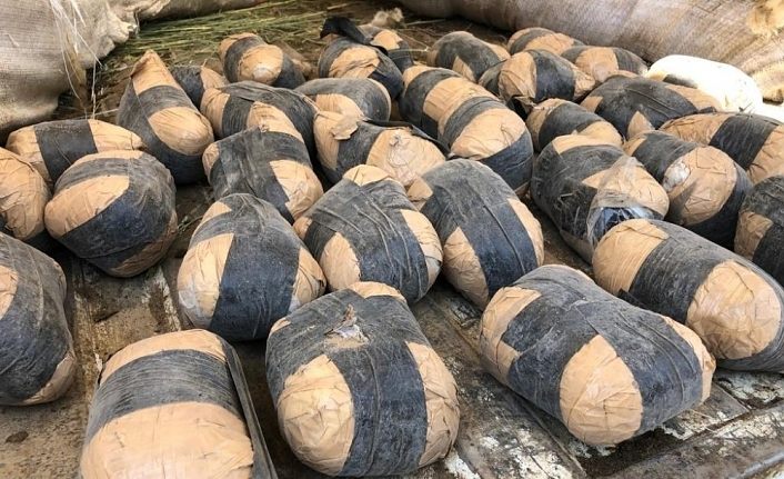 Yün çuvalları içerisinde 17 kilo eroin ele geçirildi