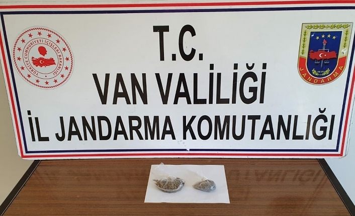 Ayakkabı keçesinin altında 52 gram eroin çıktı