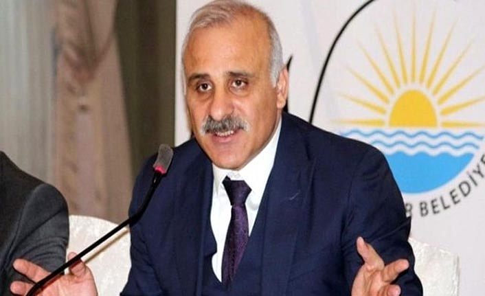 Eski Van Kayyumu Zorluoğlu'ndan "700 bin liraya takım elbise aldı" iddiasına yanıt: Açık bir iftiradır