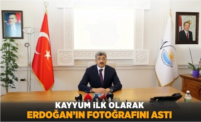 Kayyum ilk olarak Erdoğan’ın fotoğrafını astı