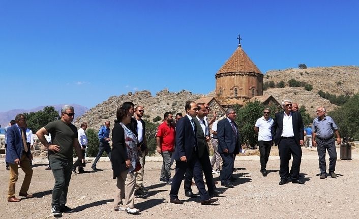Akdamar Adası’nda ayin hazırlıkları