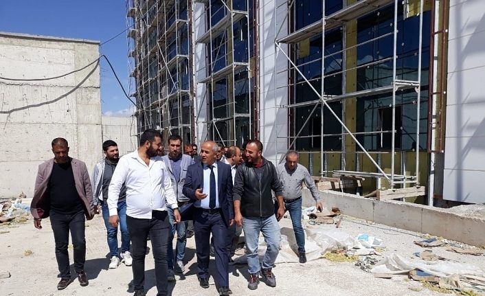 Başkan Ensari’den yapımı devam eden hastane inşaatında inceleme