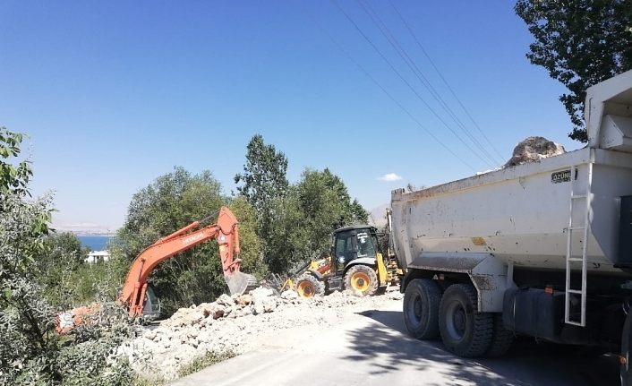 Edremit’te yıllardır ötelenen yol sorunu tarihe karıştı