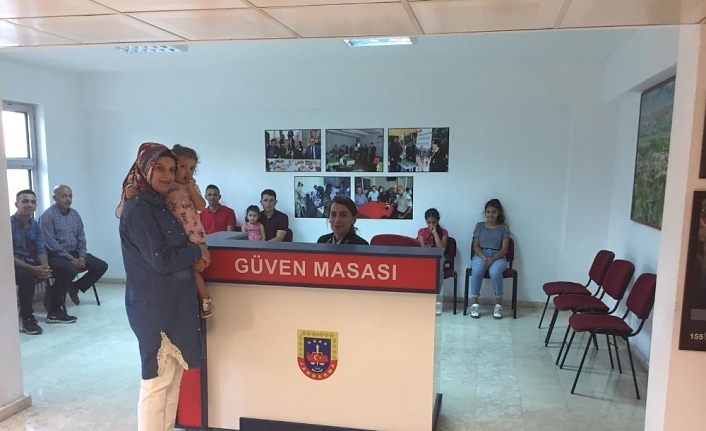 Erciş’te jandarmadan ‘Güven Masası’ uygulaması