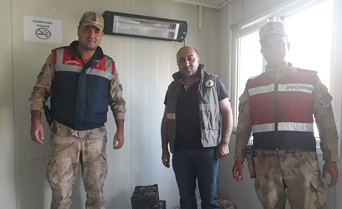 Kafes avcısı jandarmaya takıldı