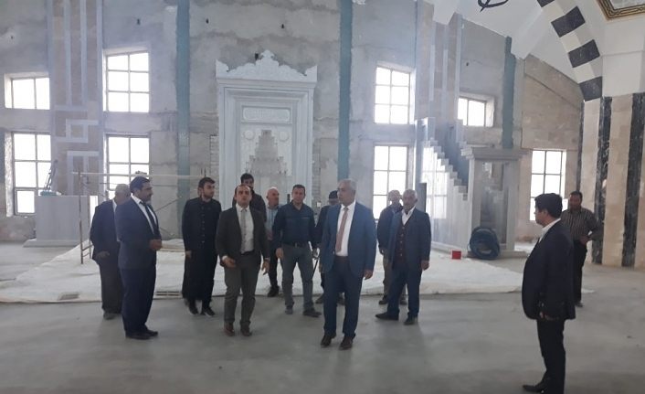 Kaymakam Can ve Başkan Ensari, cami inşaatında incelemelerde bulundu
