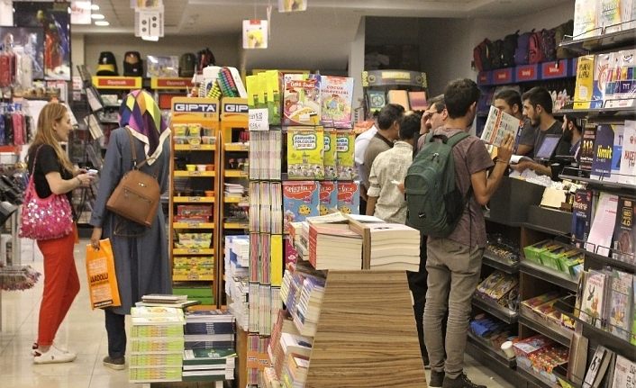 Kırtasiyelerde okul alışverişi hareketliliği başladı