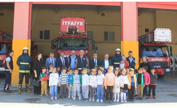 Minik öğrencilerden itfaiyecilere ziyaret