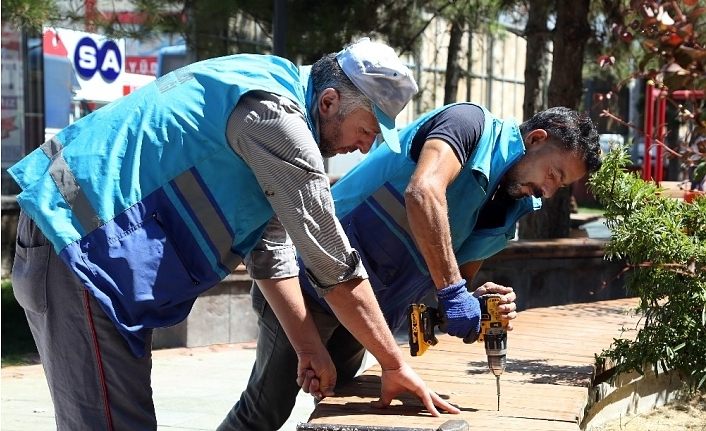 Van Büyükşehir Belediyesi parklarda bakım ve onarım çalışması başlattı