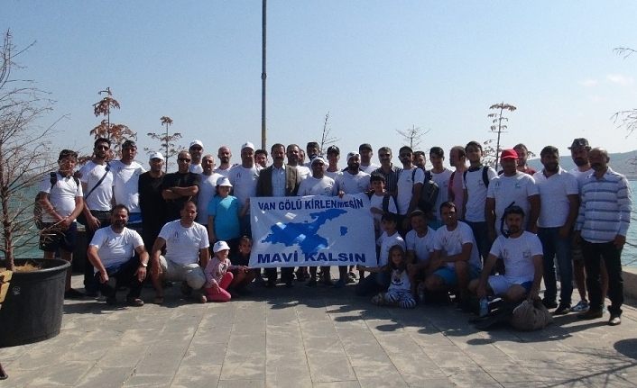 Van Gölü için gölde 5 kilometre kulaç attılar