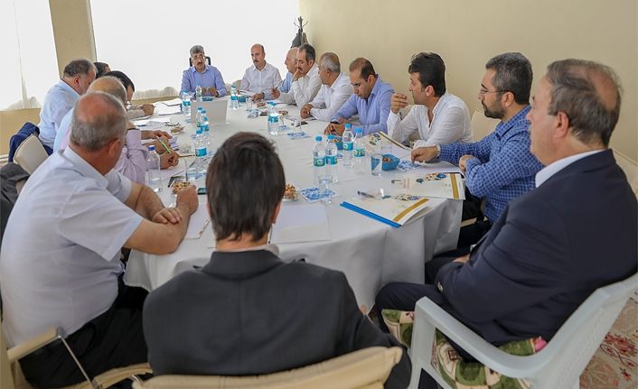 Van Valisi Bilmez bölge konularını Bahçesaray’da masaya yatırdı