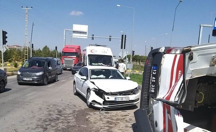 Van’da ambulans ile otomobil çarpıştı: 7 yaralı