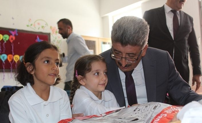 Van’da ilk ders zili çaldı