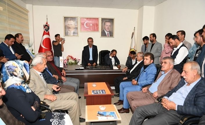AK Parti Çatak İlçe Başkanlığında devir teslim töreni