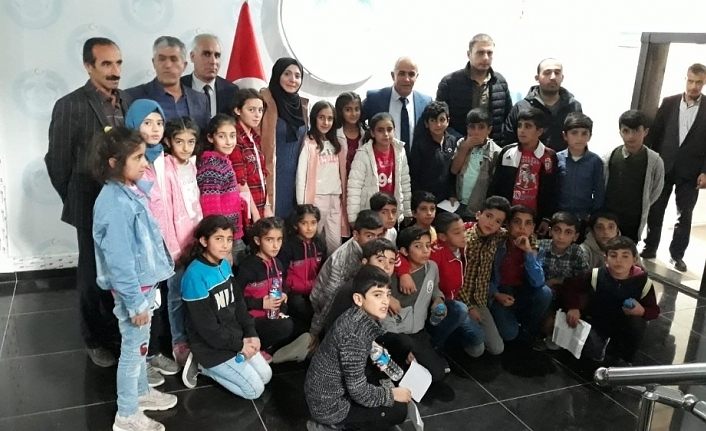 Gürpınarlı öğrencilerden Başkan Ensari’ye ziyaret
