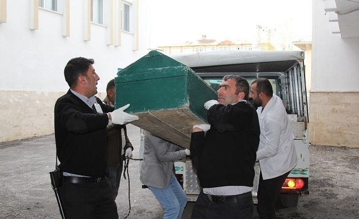 İran sınırında biri çocuk 2 kişinin cesedi bulundu
