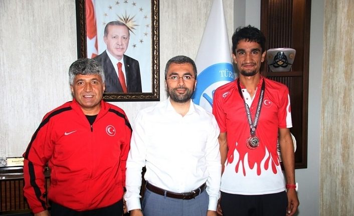 Milli atletten Başkan Say’a teşekkür ziyareti