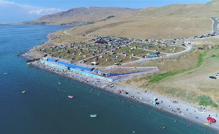 Tuşba Belediyesinin ‘Mavi Bayraklı Halk Plajı’ sezonu kapattı