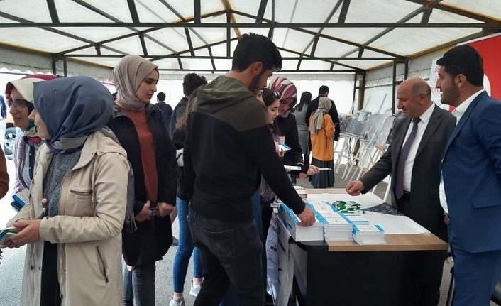 Van Büyükşehir Belediyesinden deprem standı