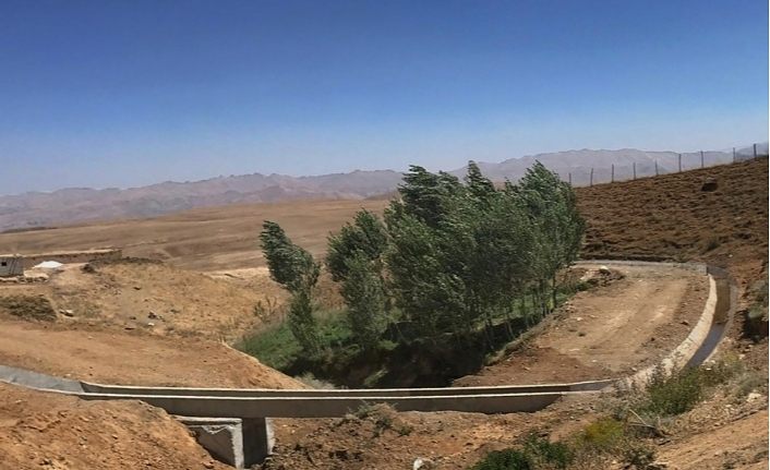 Van Büyükşehir Belediyesinden kırsal mahallelere tarımsal hizmet