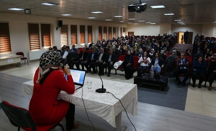 Erciş’te ‘aile içi iletişim’ semineri