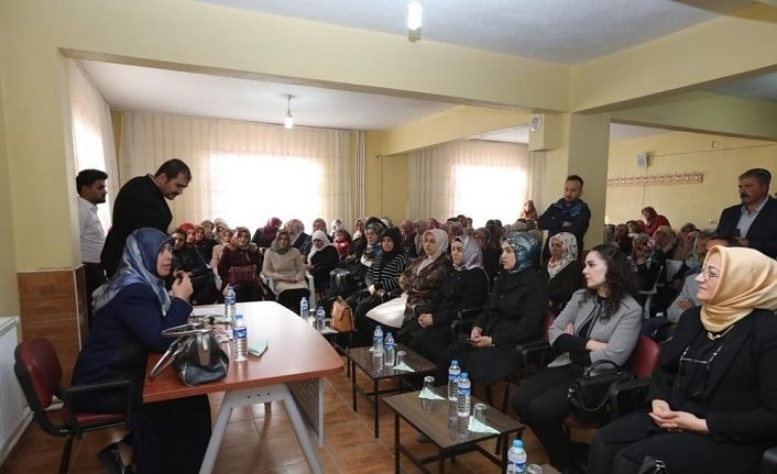Vali Bilmez’in eşi Meral Bilmez ’Gönülden Gönüle Dost Sohbeti’ne katıldı