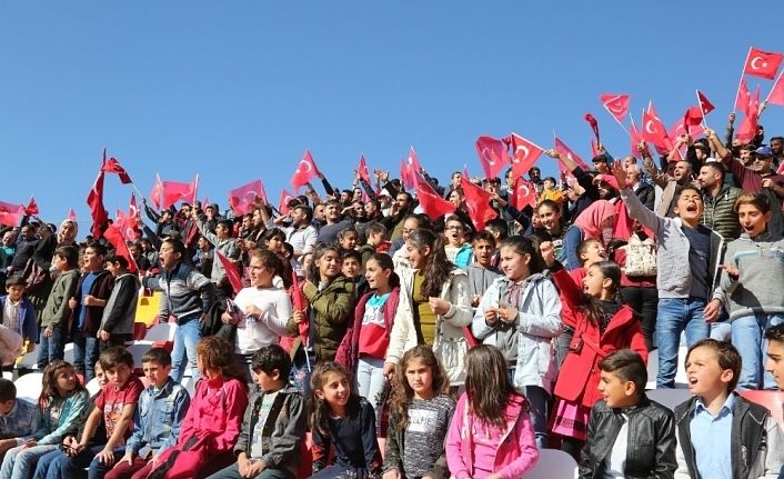 Van Büyükşehir Belediyesi, öğrencilere unutulmaz bir gün yaşattı
