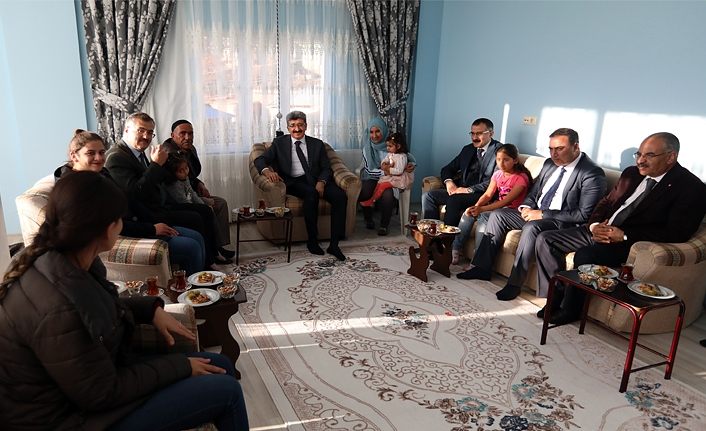Van Valisi Bilmez'den Veli-Okul İşbirliği Geliştirme Etkinliğine destek