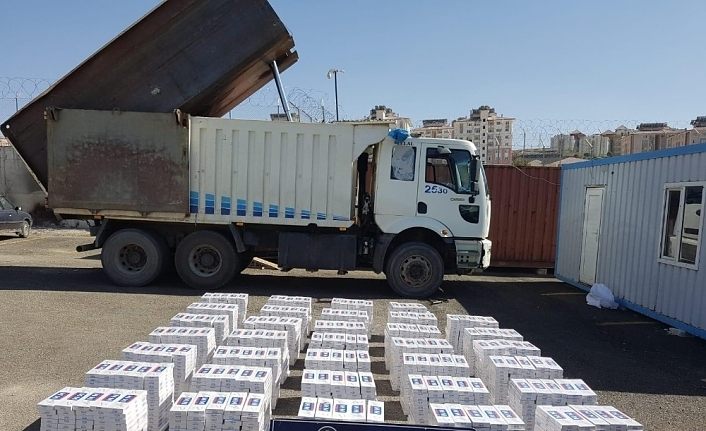Van’da 163 bin paket kaçak sigara ele geçirildi