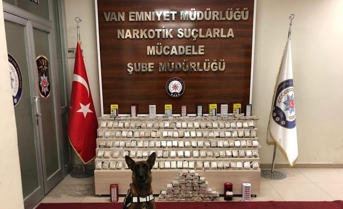 Van’da 202 adet ışıldak bataryasının yuvasında zulalanmış 42 kilo eroin ele geçirildi