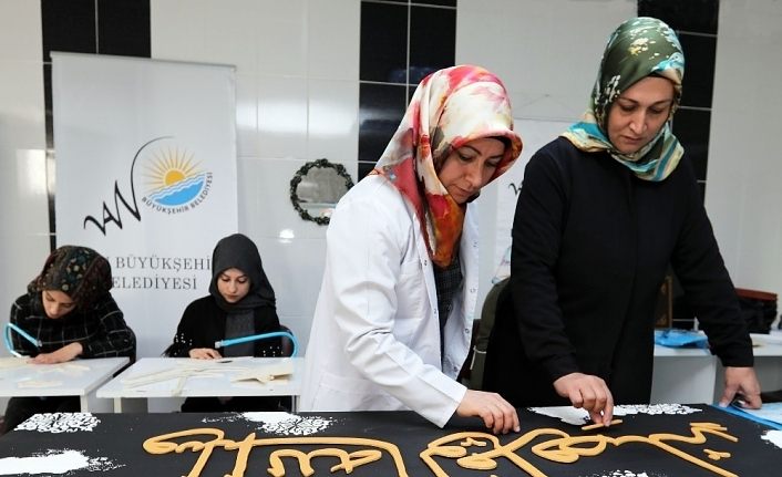 Dekoratif ahşap kursuna yoğun ilgi