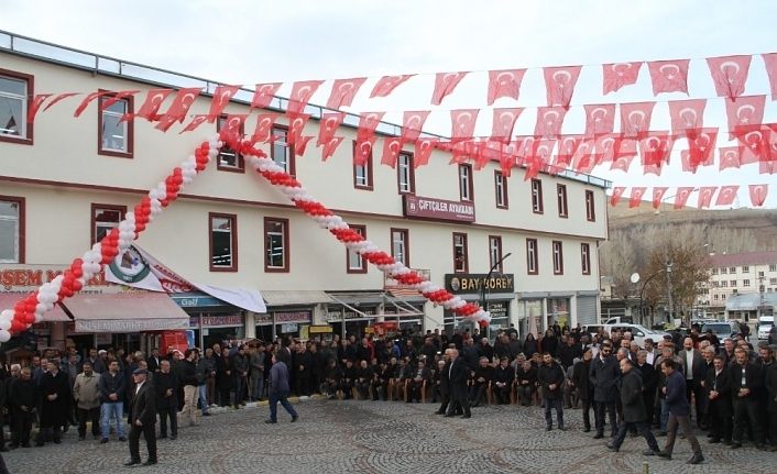 Gevaş’ta 300 kişinin istihdam edildiği fabrika törenle açıldı