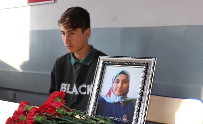 Öğrenciler, kazada ölen arkadaşlarını unutmadı