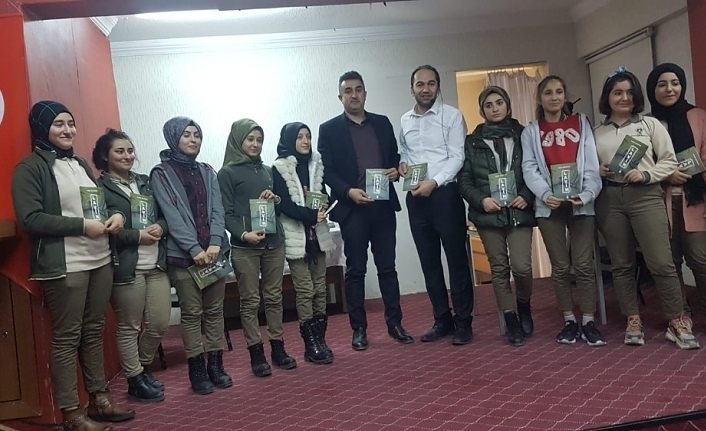 Orhan Veli oyunu Edremit Meslekî Teknik Anadolu Kız Lisesi’nde sahnelendi