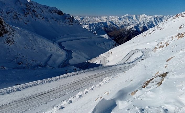 Van-Bahçesaray karayolu ulaşıma açıldı